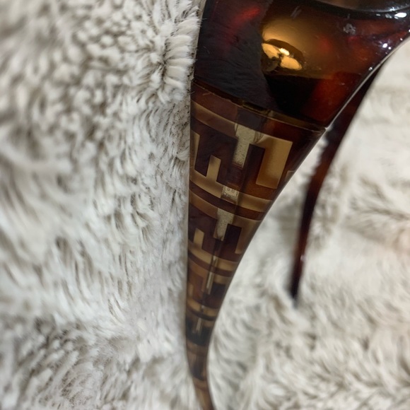 Authentic Fendi sunglasses. Color brown - Picture 7 of 7